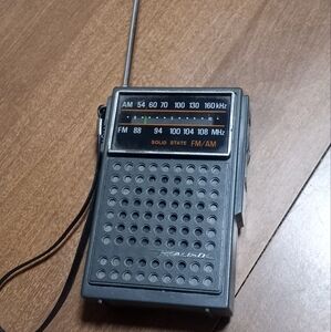 Vintage Radio Shack Realistic Portable Radio 12-635A UnTested